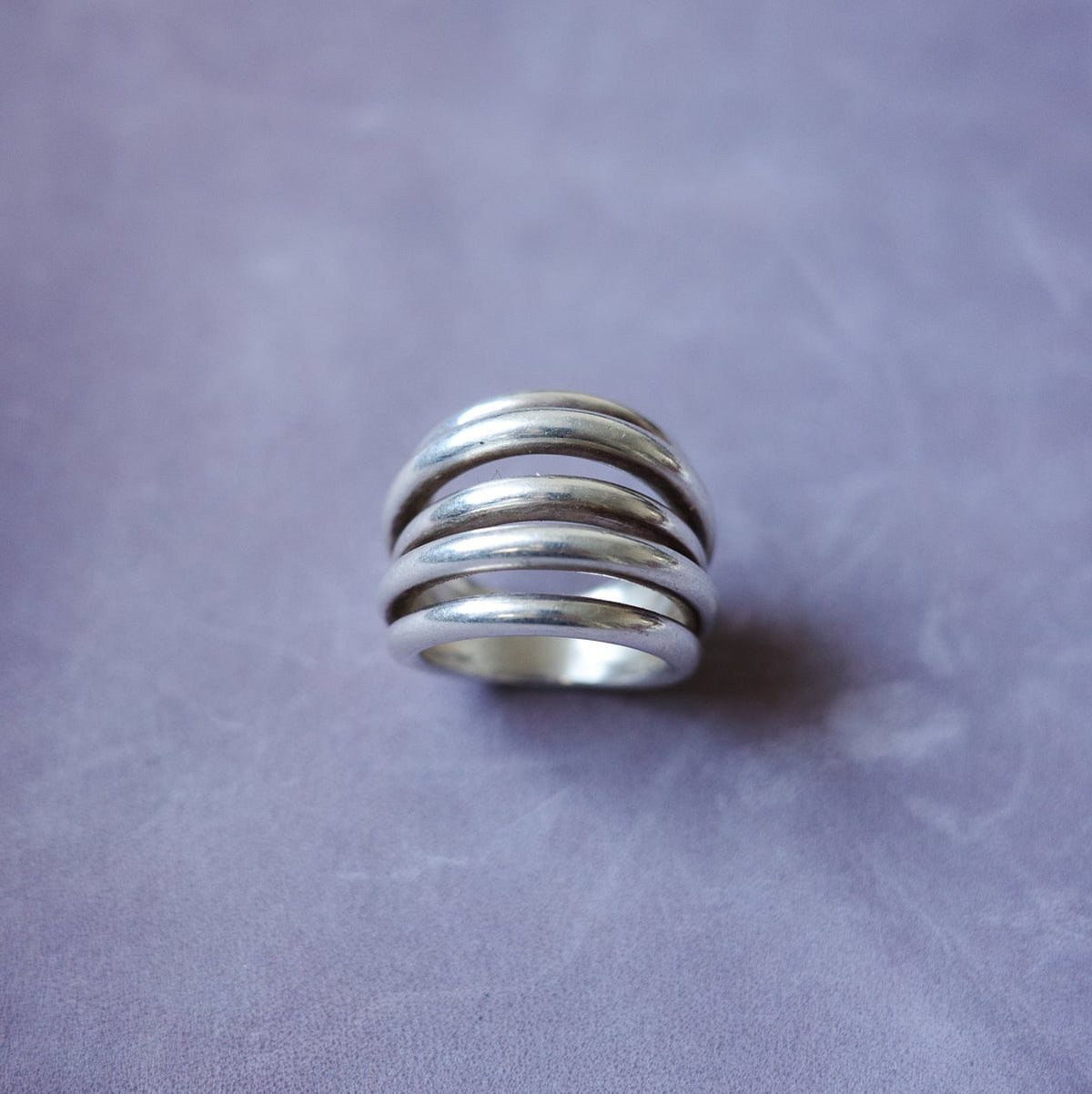 Solid wide wire ring