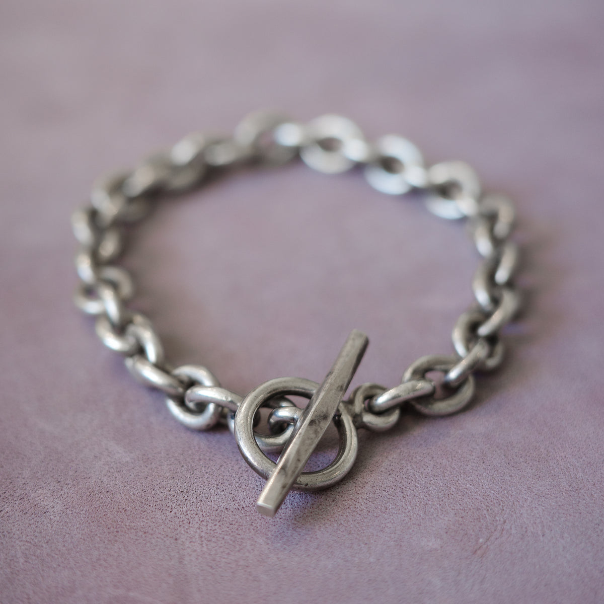 Timeless cable link chain with toggle clasp