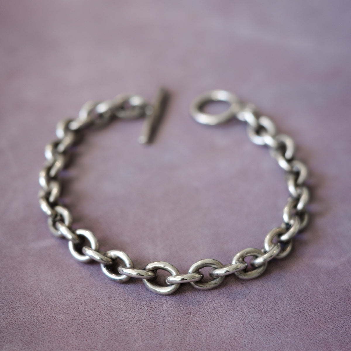 Timeless cable link chain with toggle clasp