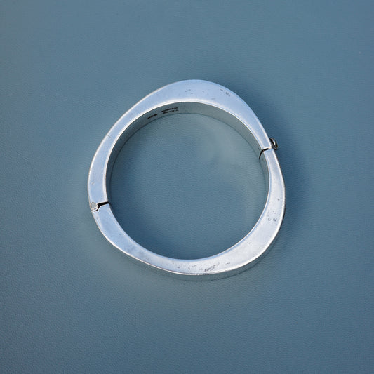 Sharp Curve bangle