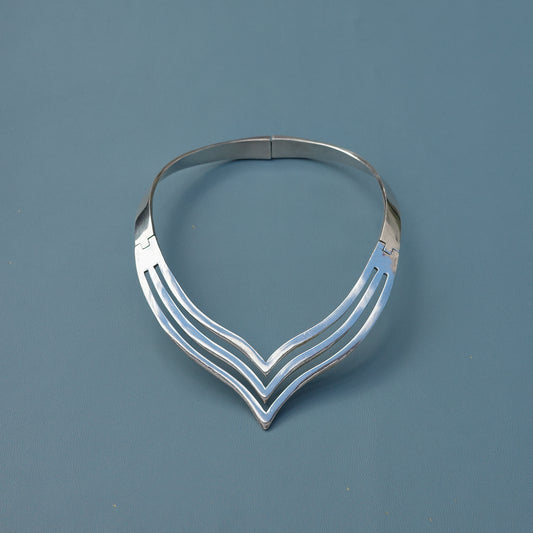 V-shaped Taxco collar