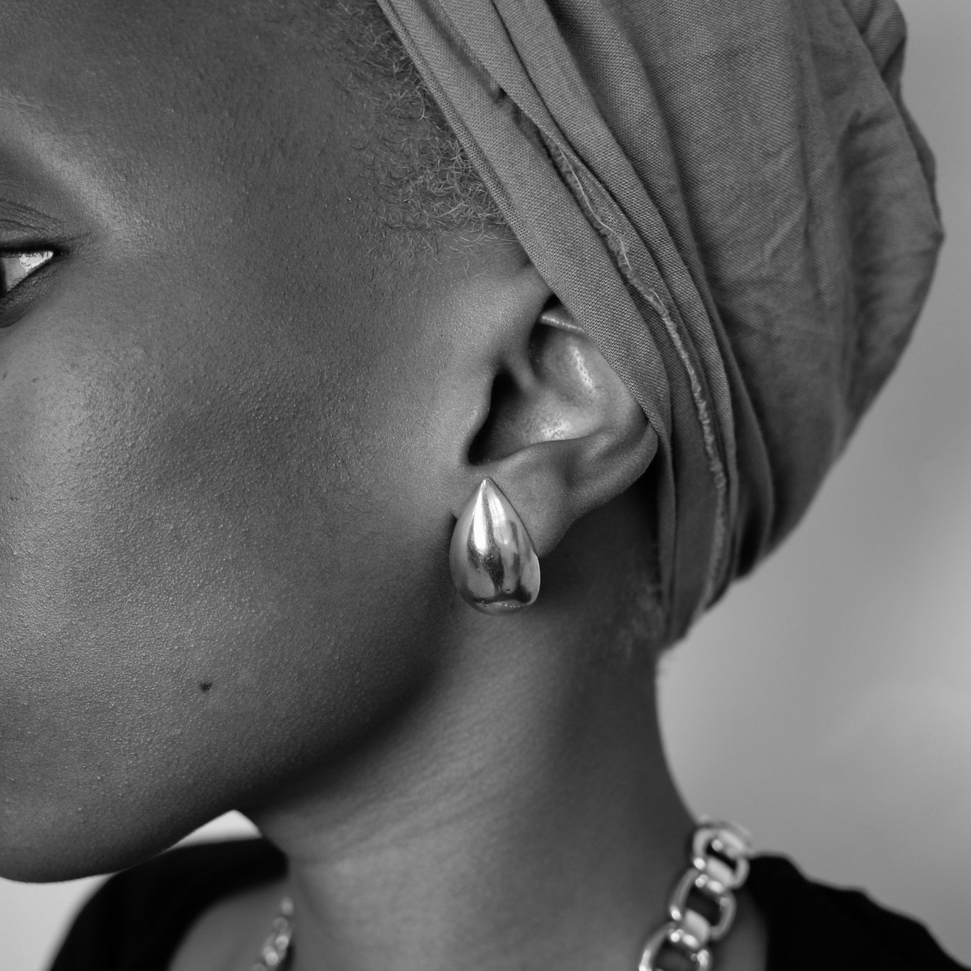Drop clip-on earrings