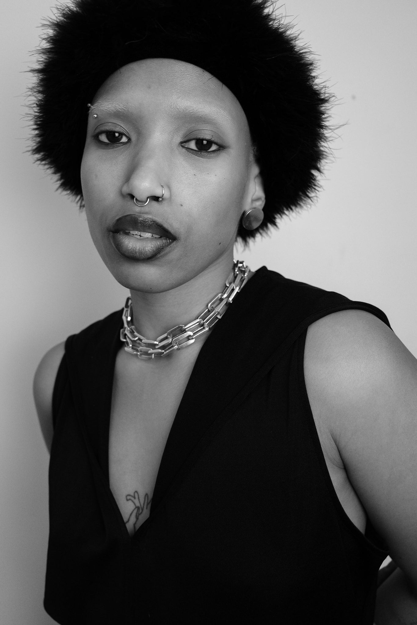 Loooong sharp-edged oval chain