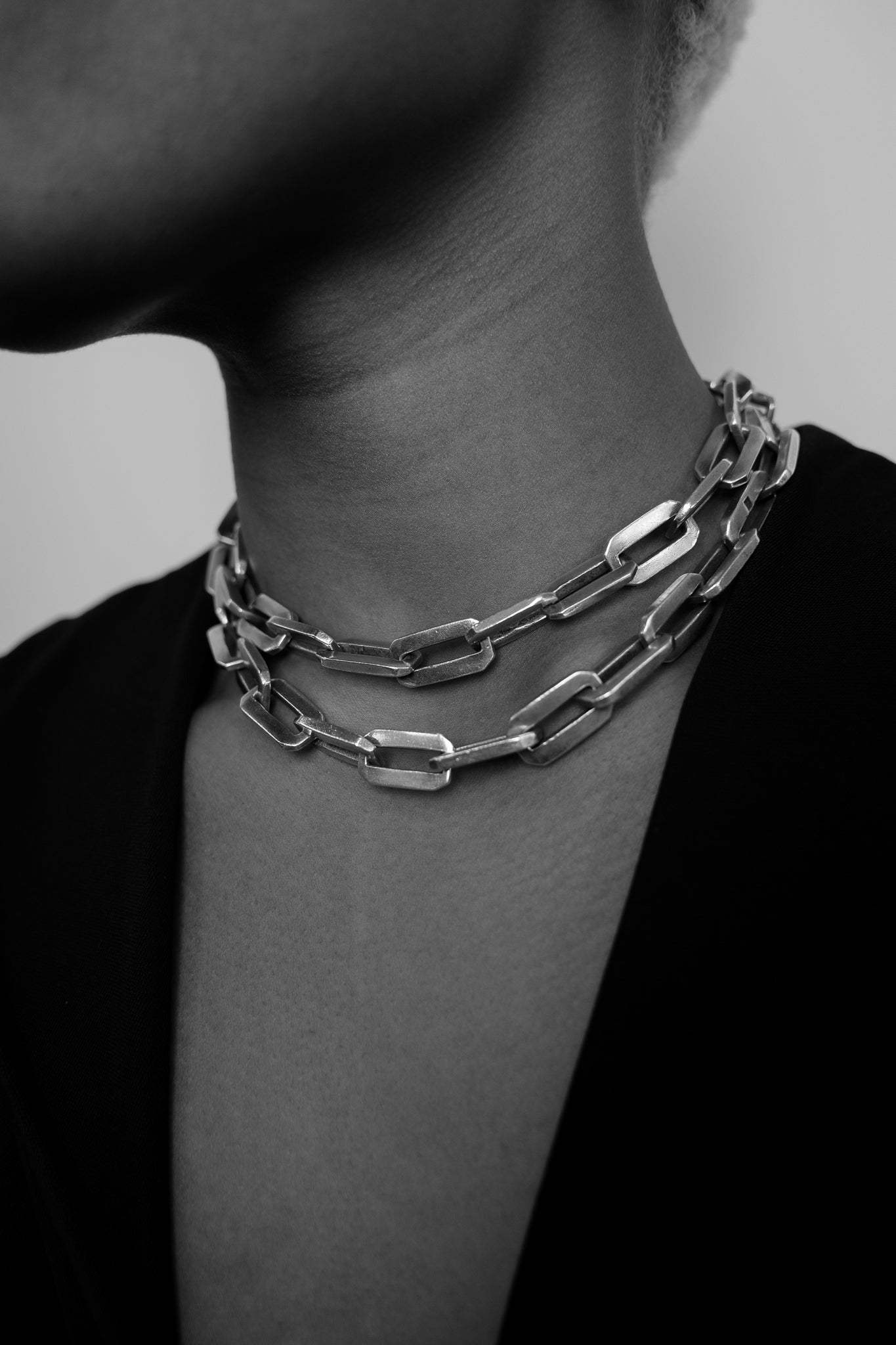 Loooong sharp-edged oval chain