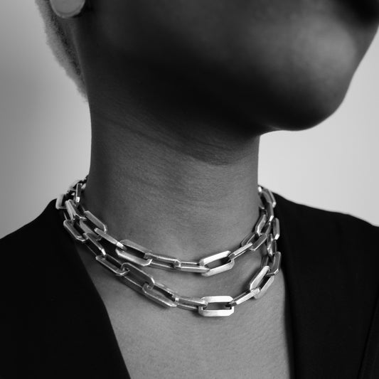 Loooong sharp-edged oval chain